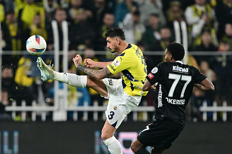 FENERBAHÇE HABERLERİ: Jose Mourinho’dan Samet Akaydın kararı!