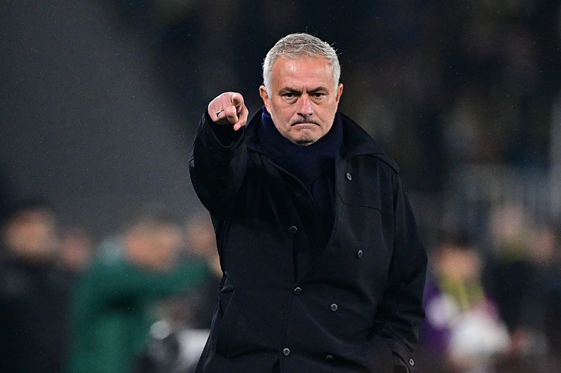 Fenerbahçe gözünü liderliğe dikti! Jose Mourinho’dan takıma Beşiktaş derbisi öncesi...