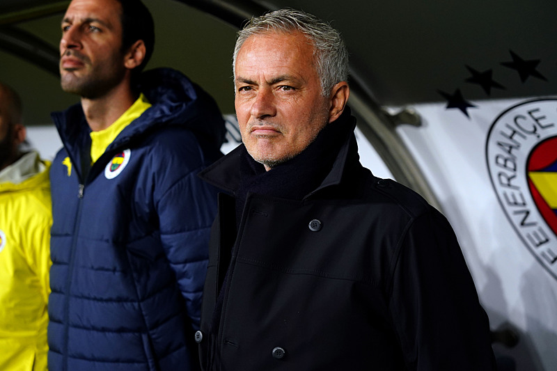 Fenerbahçe gözünü liderliğe dikti! Jose Mourinho’dan takıma Beşiktaş derbisi öncesi...