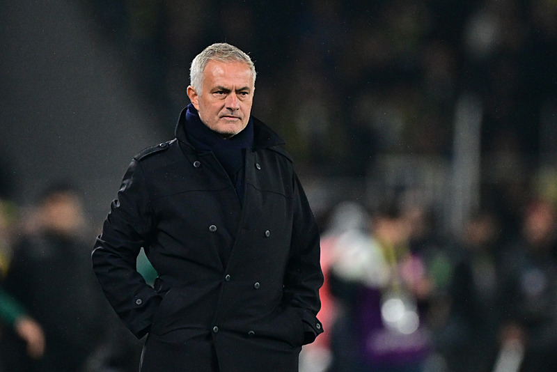 Fenerbahçe gözünü liderliğe dikti! Jose Mourinho’dan takıma Beşiktaş derbisi öncesi...