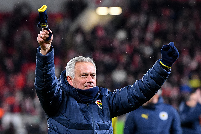 Fenerbahçe gözünü liderliğe dikti! Jose Mourinho’dan takıma Beşiktaş derbisi öncesi...