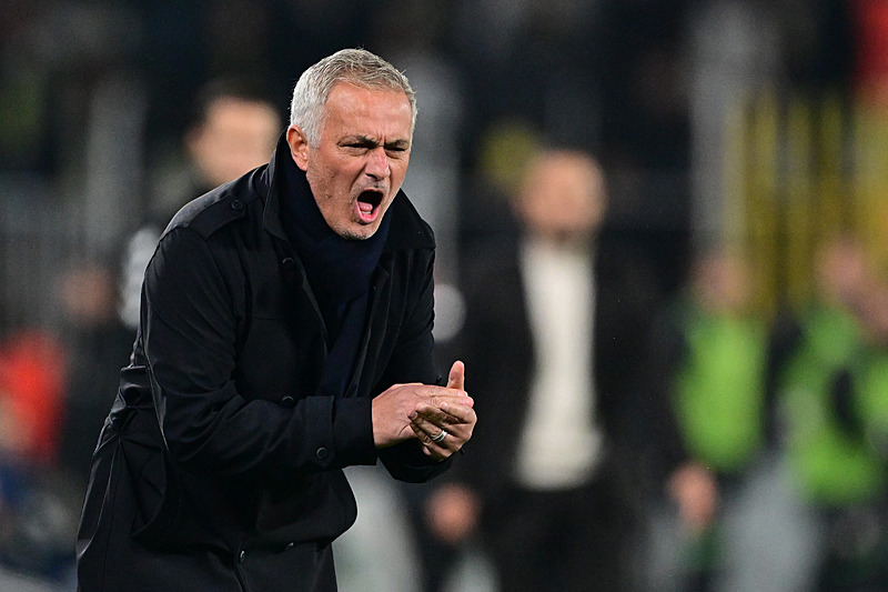 Fenerbahçe gözünü liderliğe dikti! Jose Mourinho’dan takıma Beşiktaş derbisi öncesi...