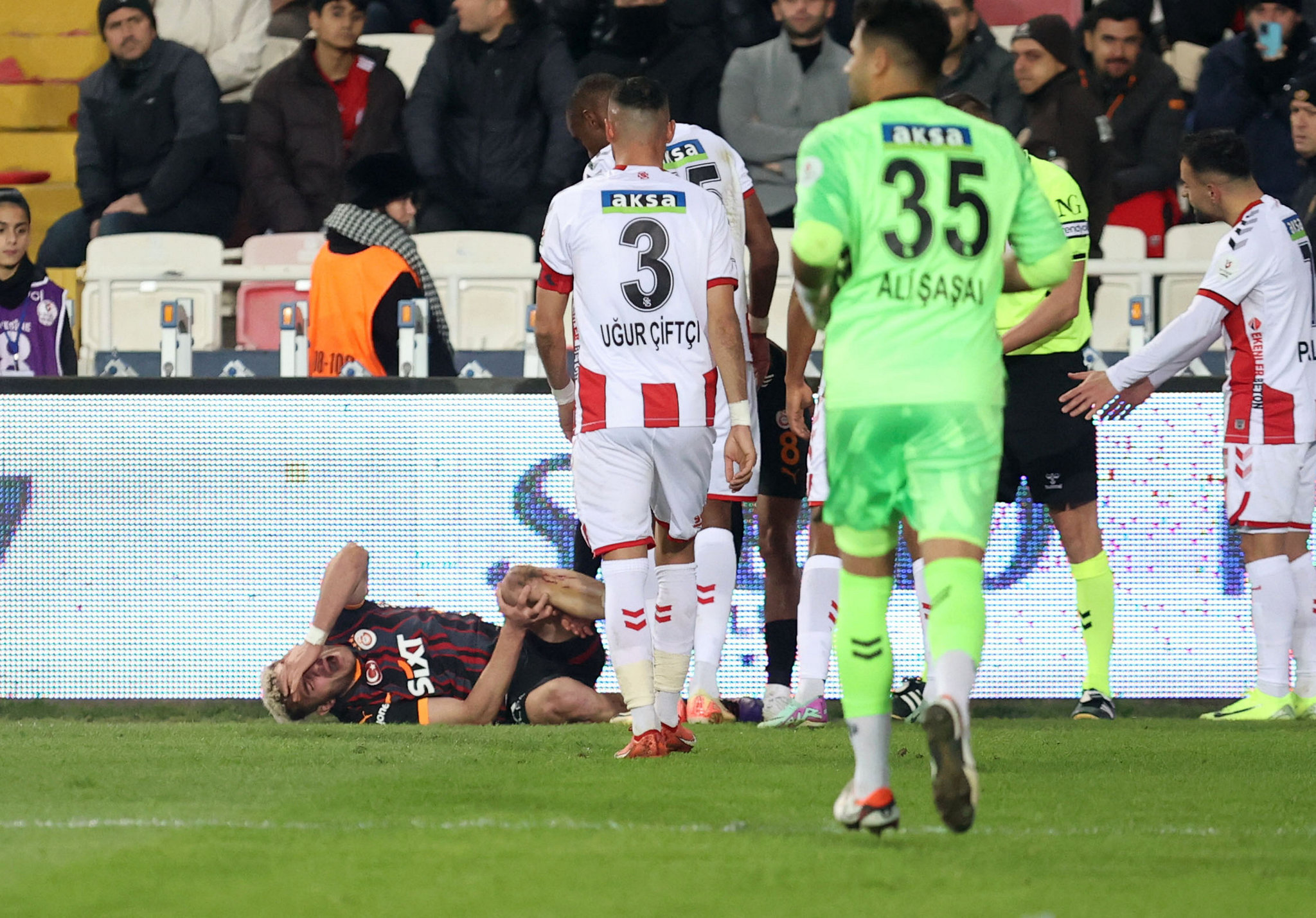 Spor yazarları, Sivasspor - Galatasaray maçını değerlendirdi! Görüntüler rezalet