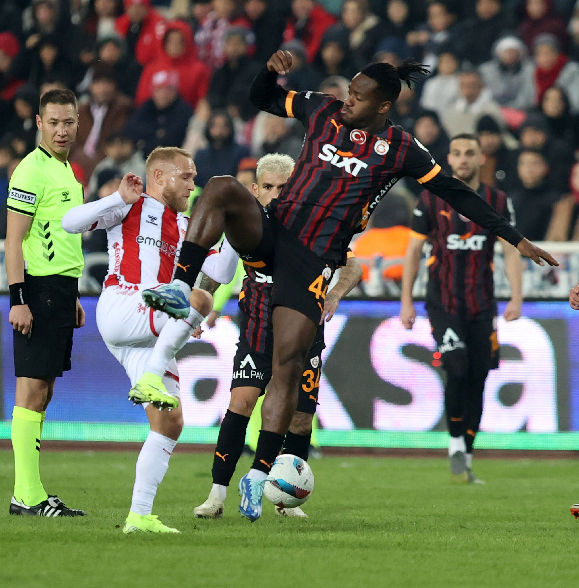 Spor yazarları, Sivasspor - Galatasaray maçını değerlendirdi! Görüntüler rezalet