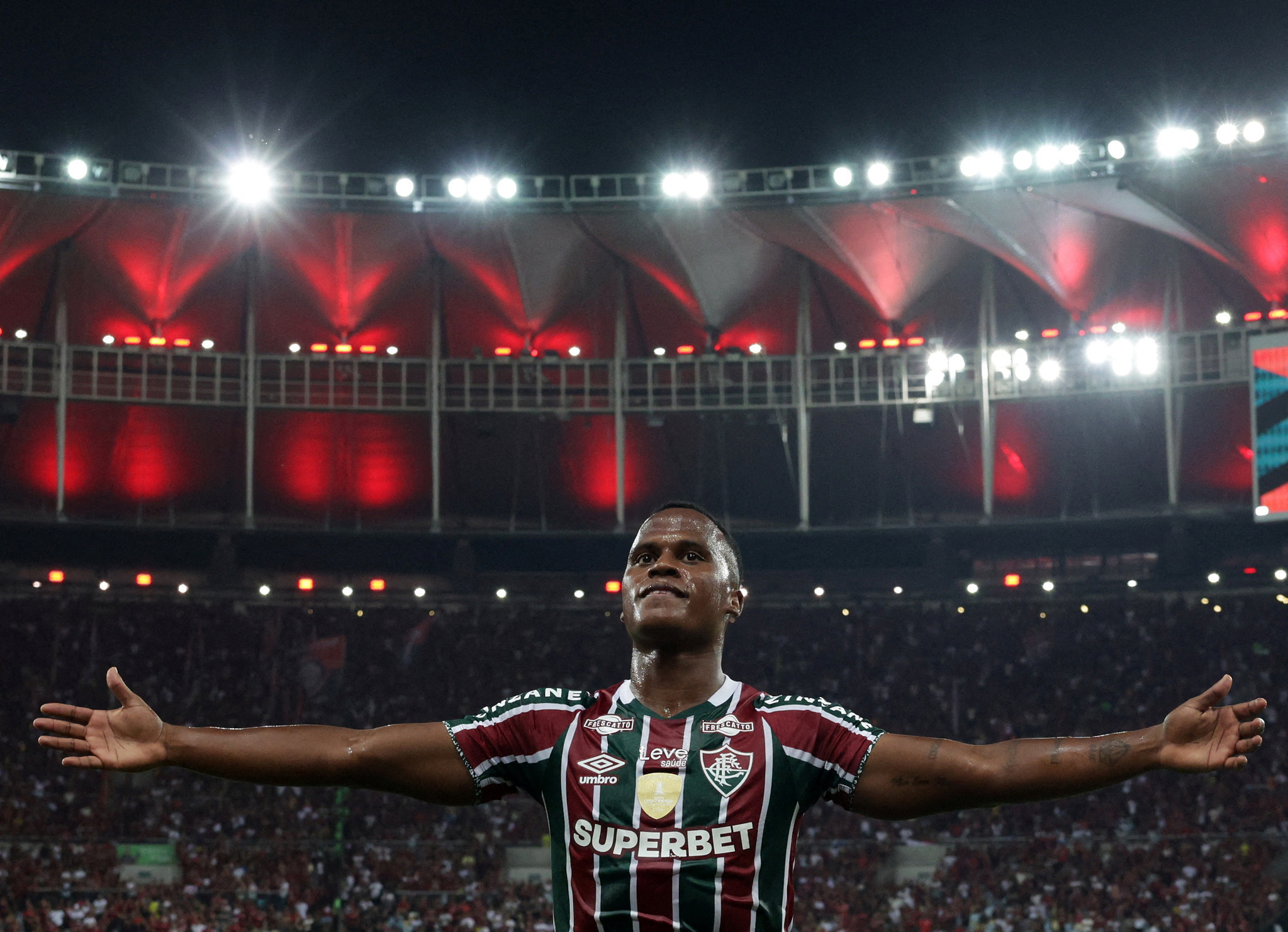 Galatasaray’a transferde kötü haber! John Arias’ta 2 talip birden