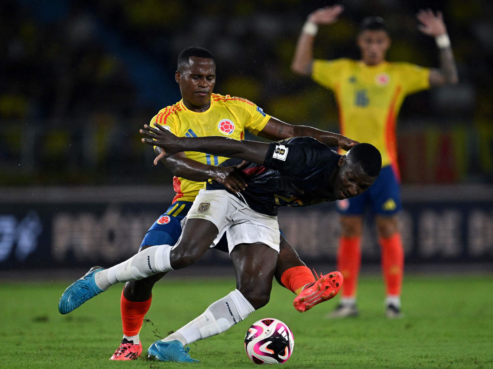 Galatasaray’a transferde kötü haber! John Arias’ta 2 talip birden