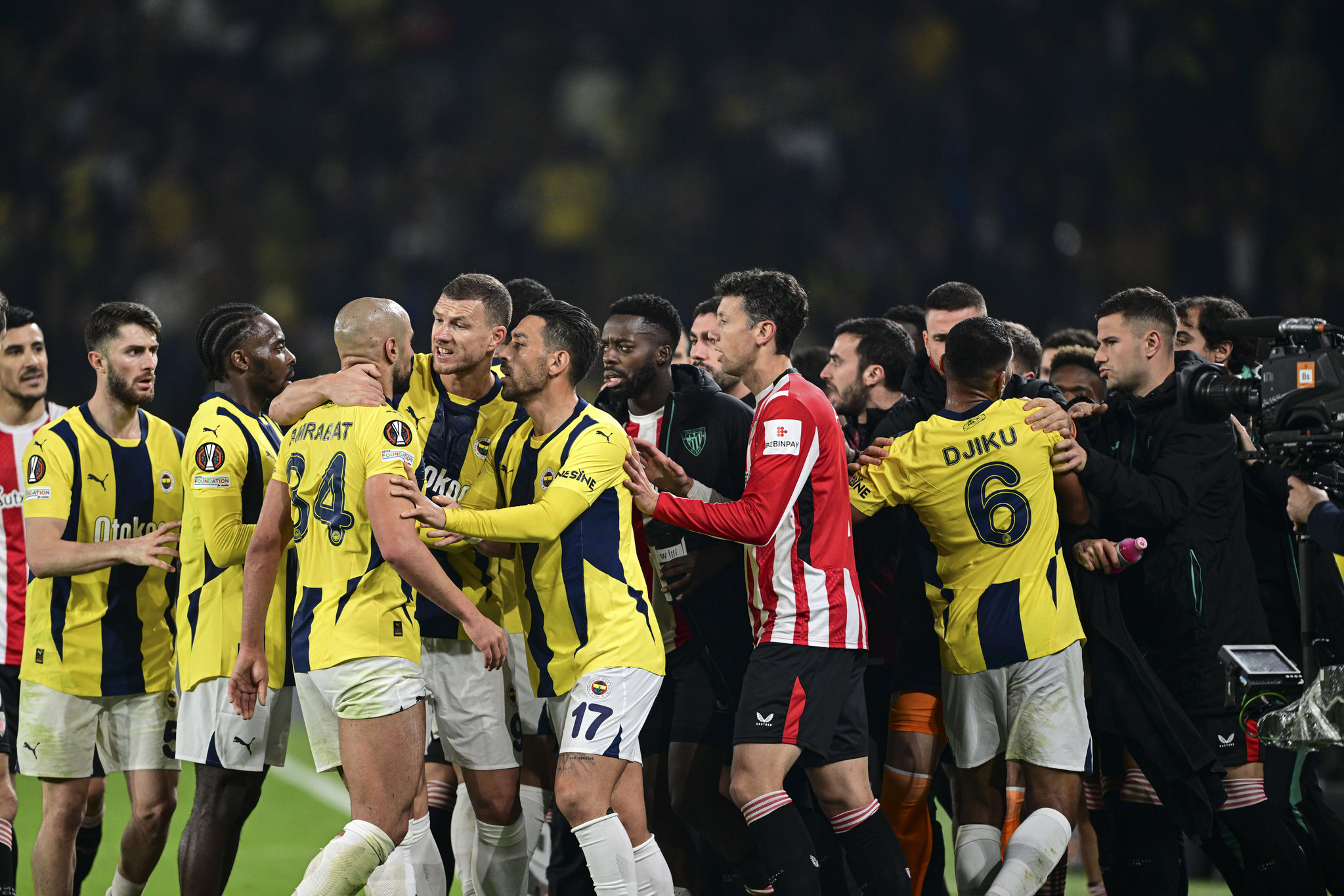 Fenerbahçe’de şaşırtan gelişme! 7 futbolcu şikayet etti