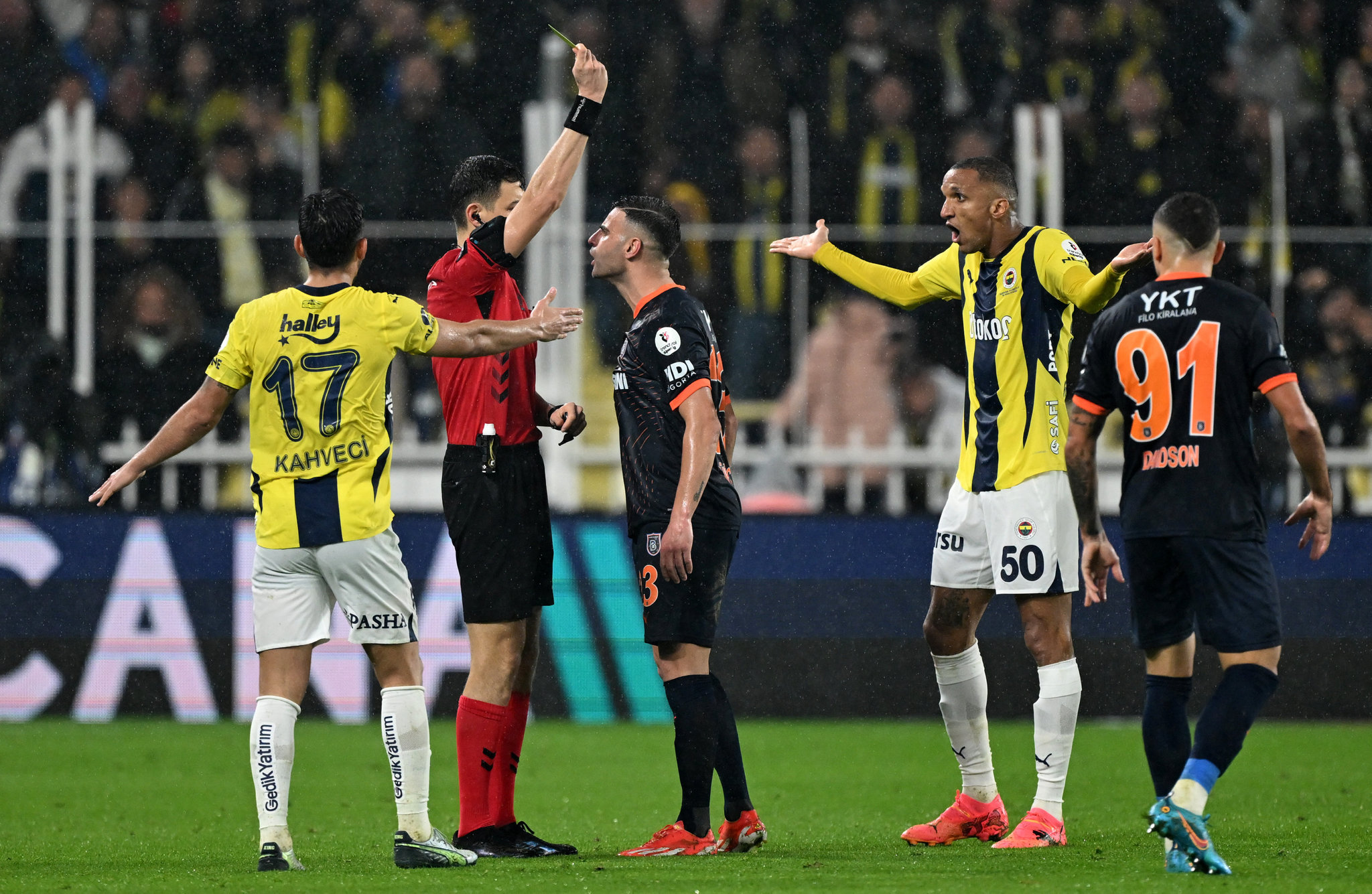 Fenerbahçe - Başakşehir maçını spor yazarları değerlendirdi