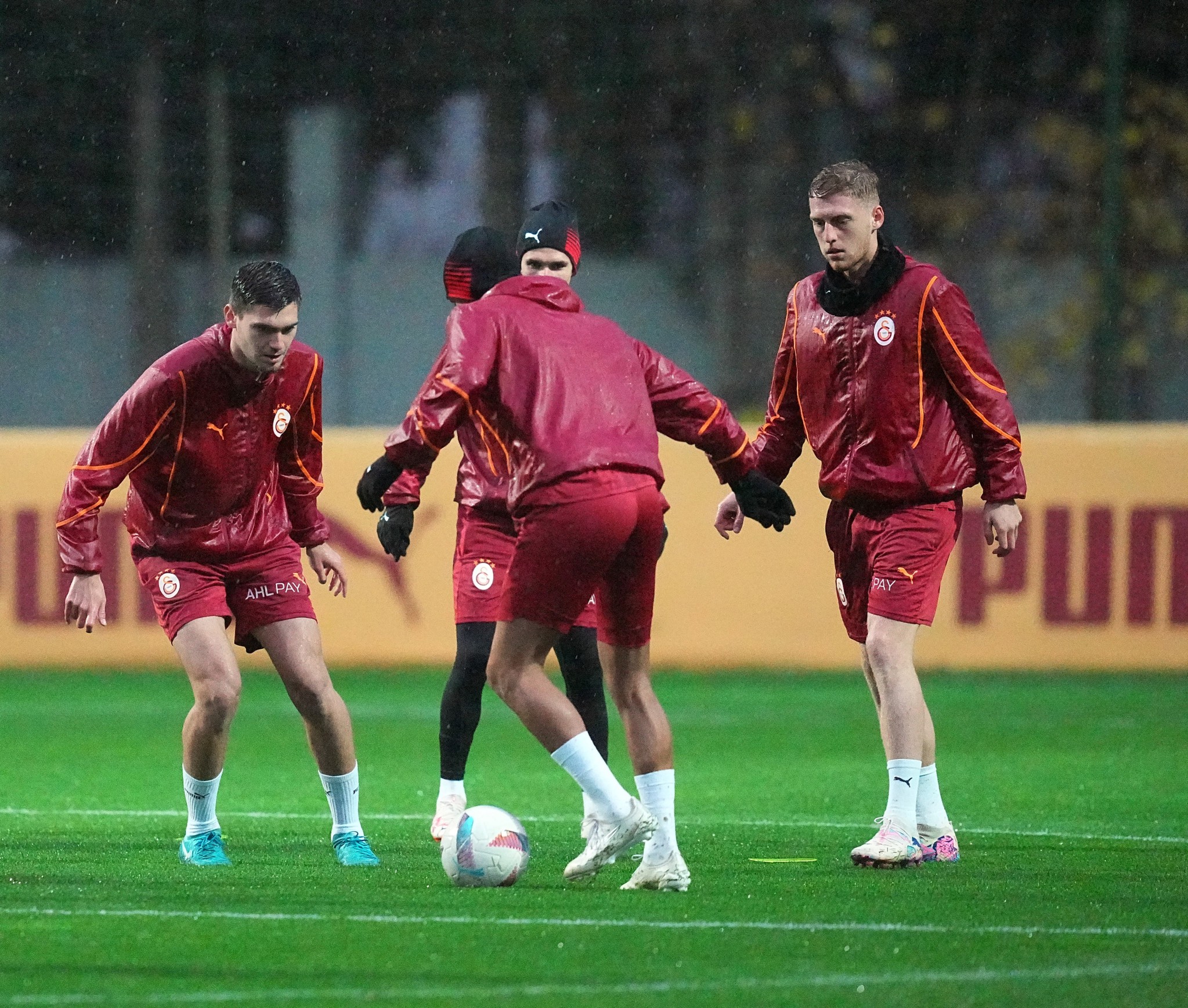 GALATASARAY HABERLERİ | Başkan Dursun Özbek’ten oyunculara maaş dopingi! Derbi öncesi...