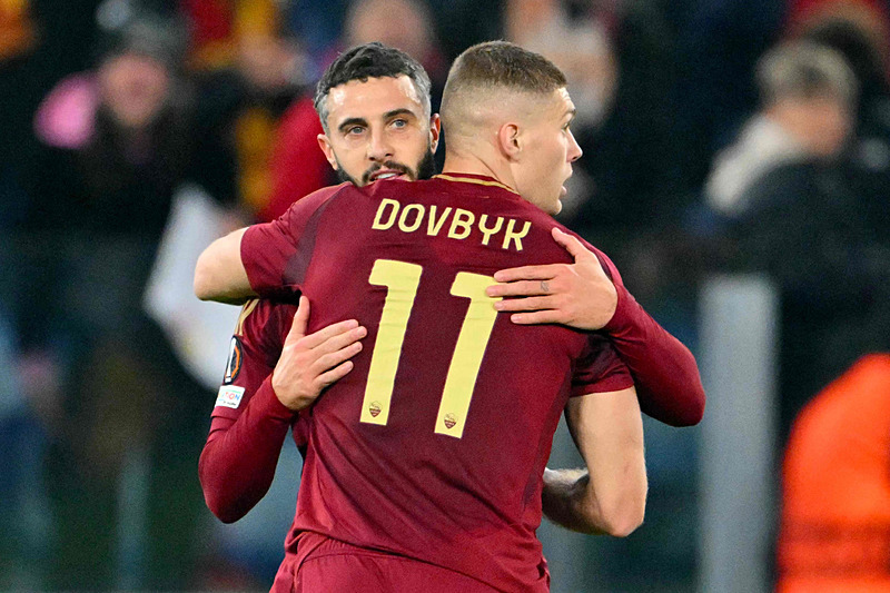 Fenerbahçe’ye sürpriz stoper! Roma’nın yıldızı transfer listesinde