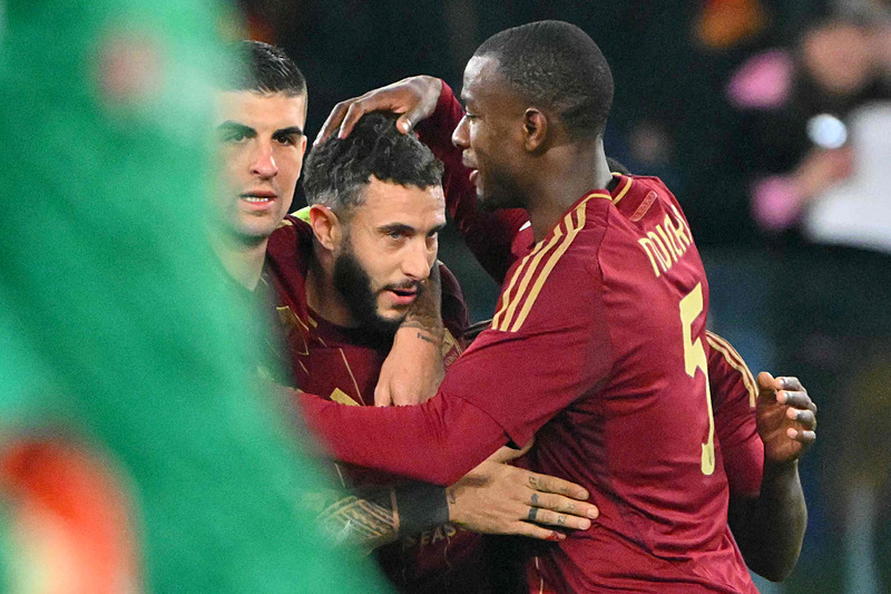 Fenerbahçe’ye sürpriz stoper! Roma’nın yıldızı transfer listesinde