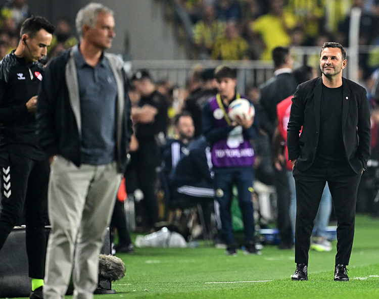 GALATASARAY HABERLERİ | Okan Buruk ’Yılın Karesi’ tercihini yaptı! Jose Mourinho ile olan fotoğrafa flaş yorum