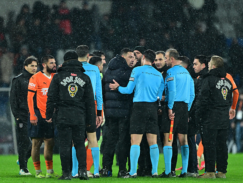 Spor yazarları RAMS Başakşehir - Galatasaray maçını değerlendirdi!