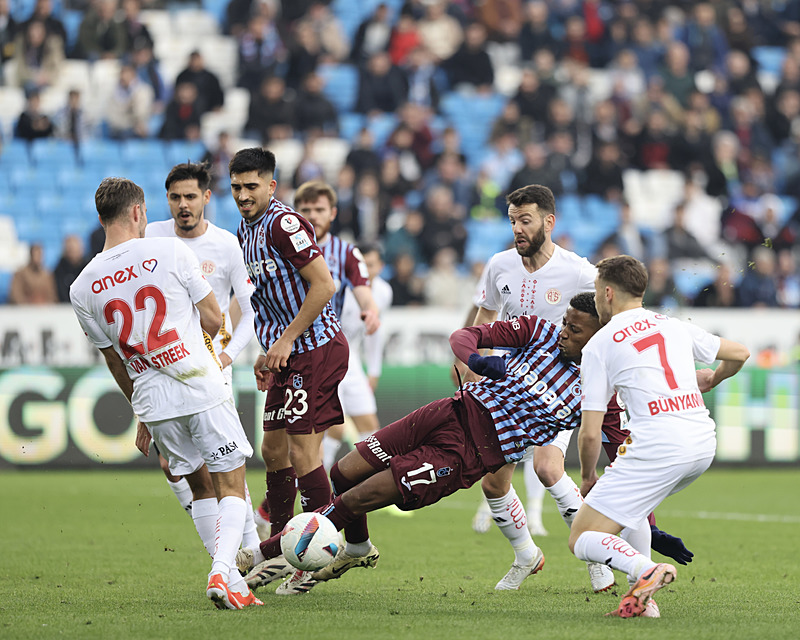 Usta yazardan övgü dolu sözler! Trabzonspor büyük bir patlama yaptı