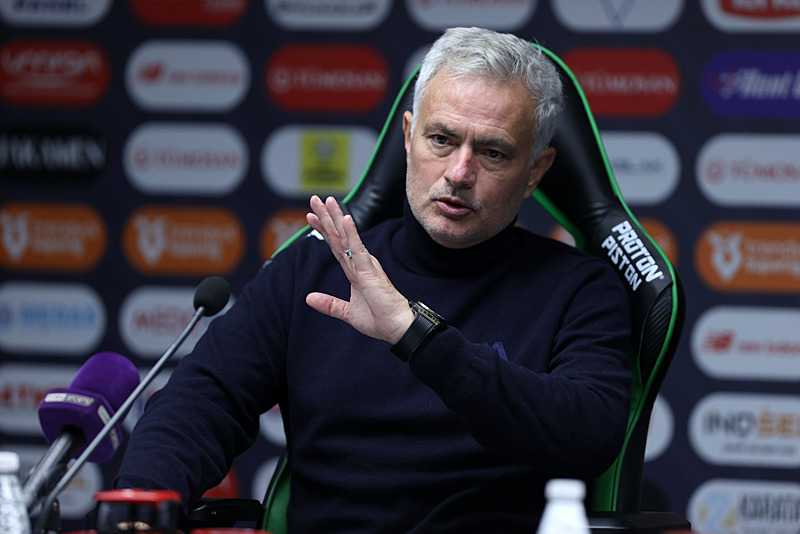 Jose Mourinho Fenerbahçe’den ayrılıyor! İngiltere’ye dönecek