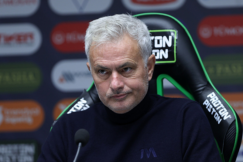 Jose Mourinho Fenerbahçe’den ayrılıyor! İngiltere’ye dönecek