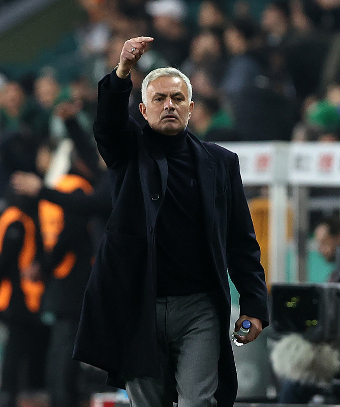 TRANSFER HABERİ: Fenerbahçe’den dünya yıldızına kanca! Mourinho bizzat devrede