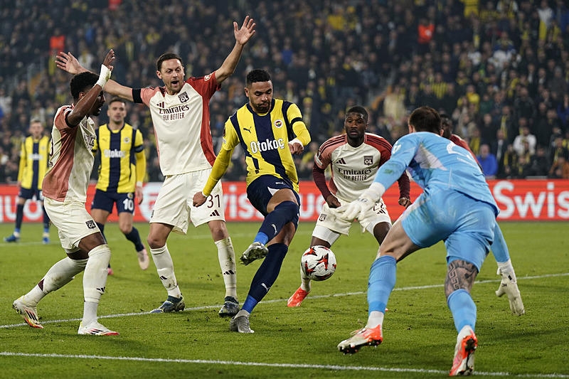 Spor yazarları Fenerbahçe - Lyon maçını yorumladı!