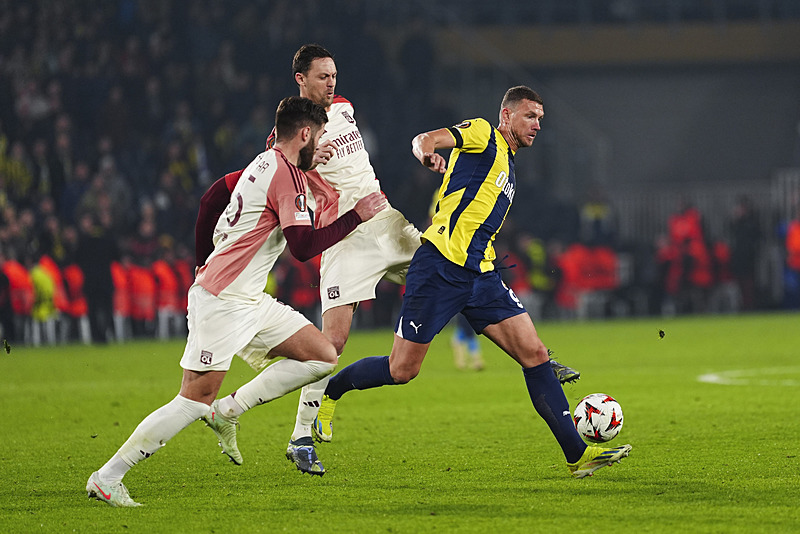 Fenerbahçe’de transfere Mourinho engeli! Az kalsın ayrılıyormuş