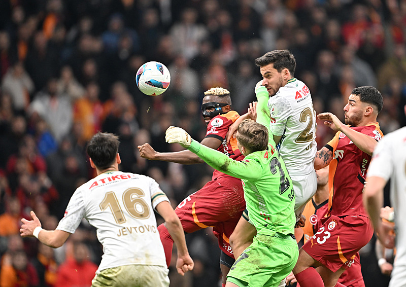 GALATASARAY HABERİ: Ahmet Çakar’dan çarpıcı Halil Umut Meler eleştirisi!