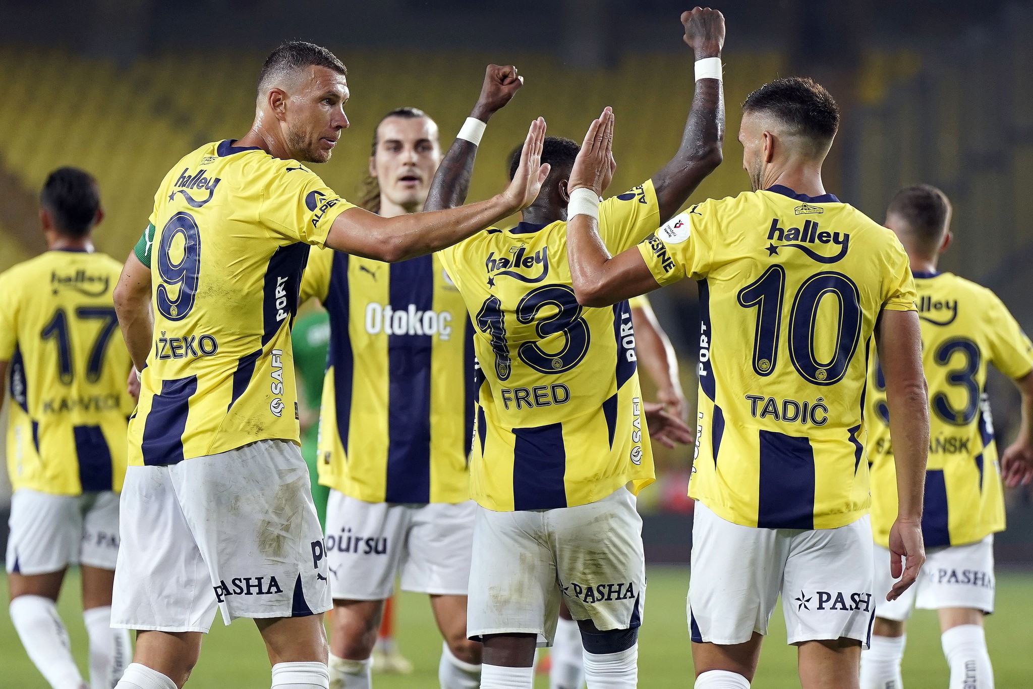 Fenerbahçe’de flaş kadro kararı! Hangi isimler Avrupa listesinde yer almayacak?