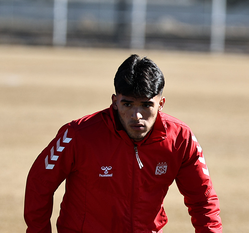 Fenerbahçe Net Global Sivasspor’dan Emre Gökay’ın peşinde!