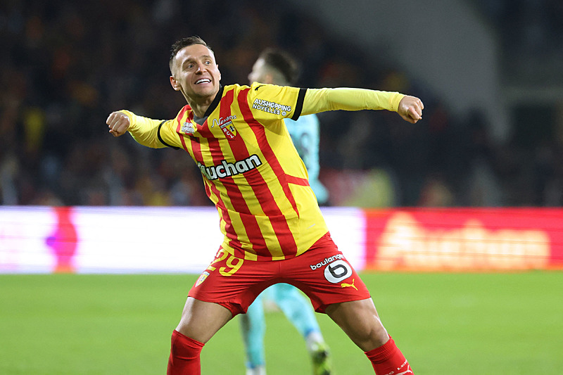 TRANSFER HABERLERİ: Galatasaray’dan sağ bek hamlesi! Polonya basını açıkladı...