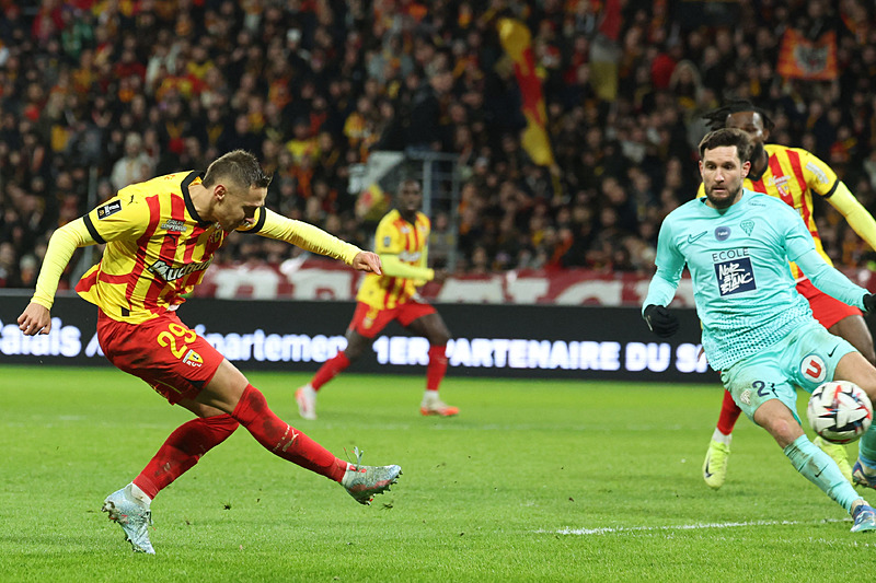 TRANSFER HABERLERİ: Galatasaray’dan sağ bek hamlesi! Polonya basını açıkladı...
