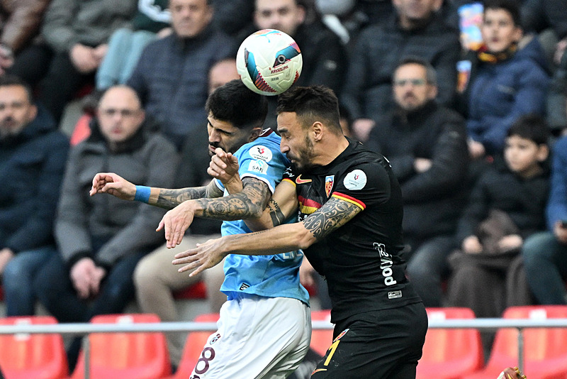 TRANSFER HABERLERİ | Galatasaray’dan sol bek için sürpriz hamle! Kulübüyle görüşmeler başladı