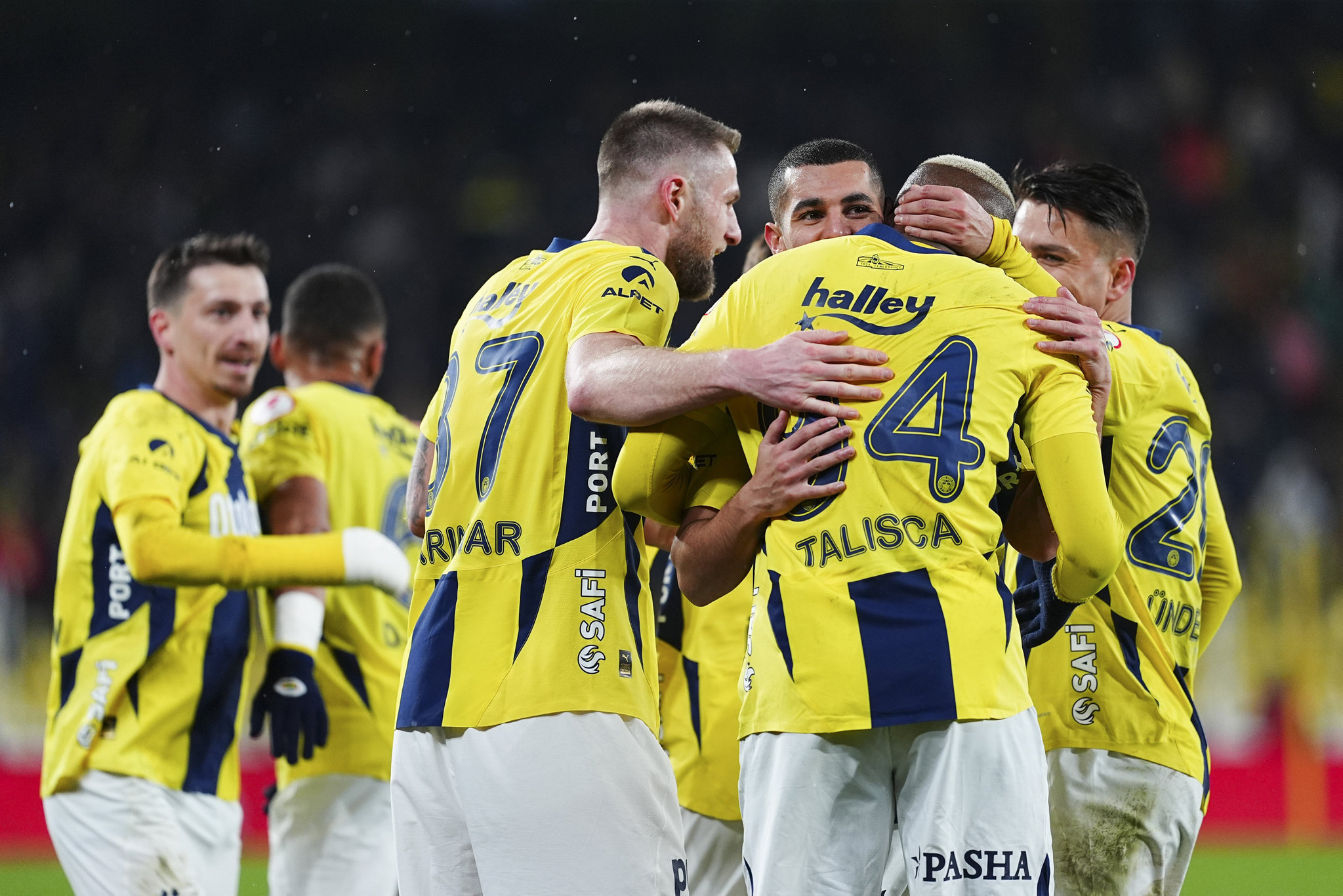 TRANSFER HABERLERİ | Fenerbahçe’den stopere yerli takviyesi! Diego Carlos’un sakatlığı planları bozdu