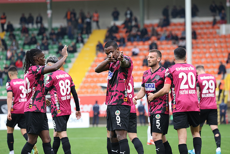Fenerbahçe 3 puan peşinde! İşte Mourinho’nun Corendon Alanyaspor maçı muhtemel 11’i