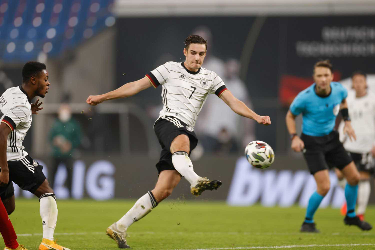 Beşiktaş’tan 10 numara transfer! Florian Neuhaus için resmi açıklama geldi