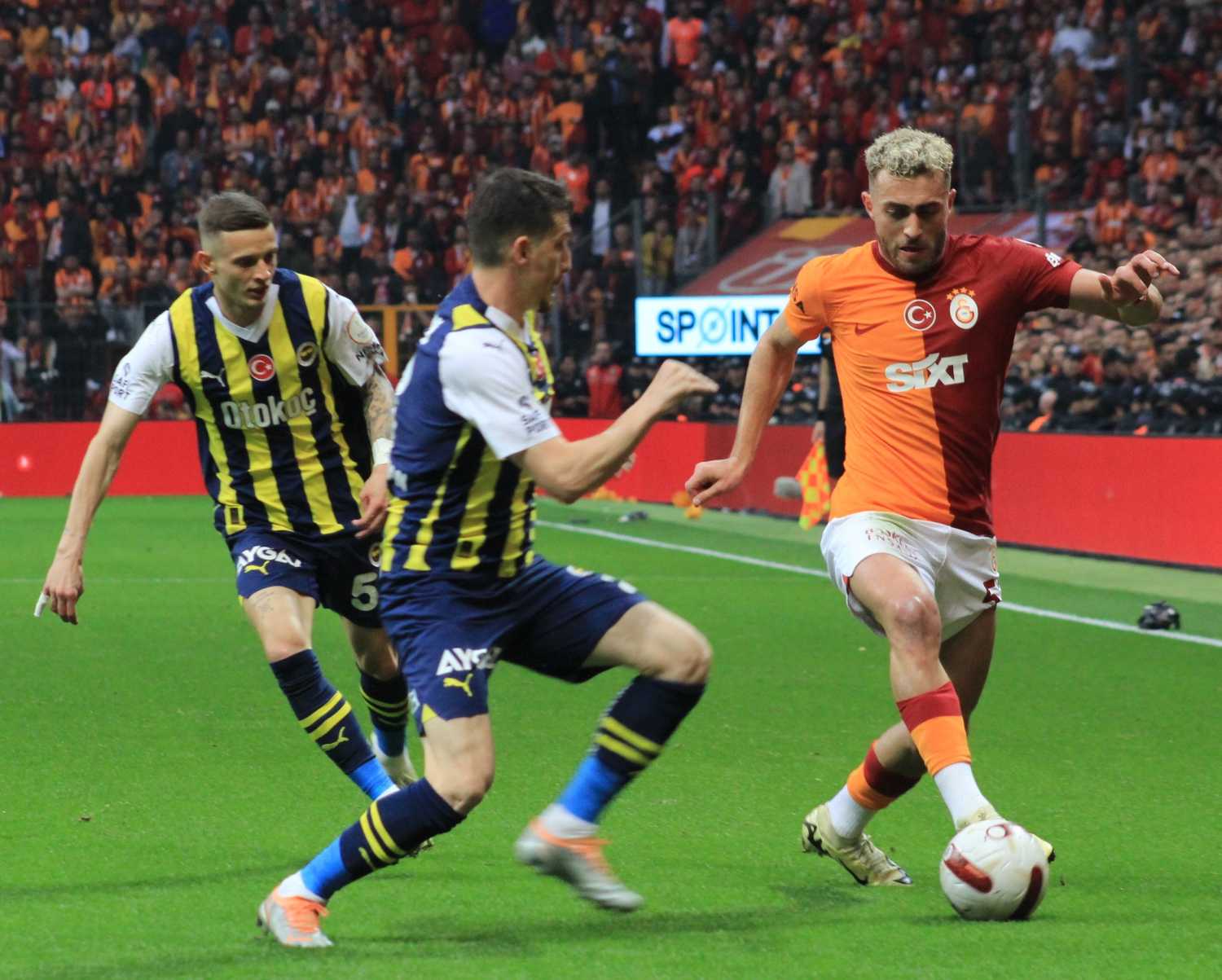 Fenerbahçe ve Galatasaray’da transferin son günü Oleksandr Zinchenko yarışı!