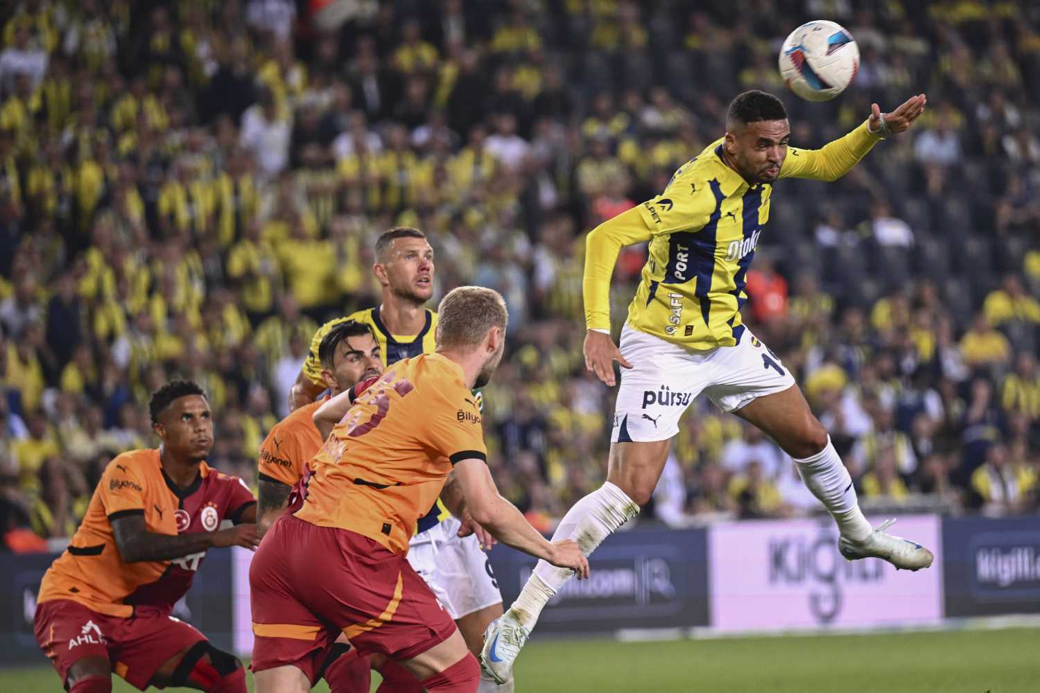 TFF kararını verdi! Galatasaray-Fenerbahçe derbisini yabancı hakem mi yönetecek?