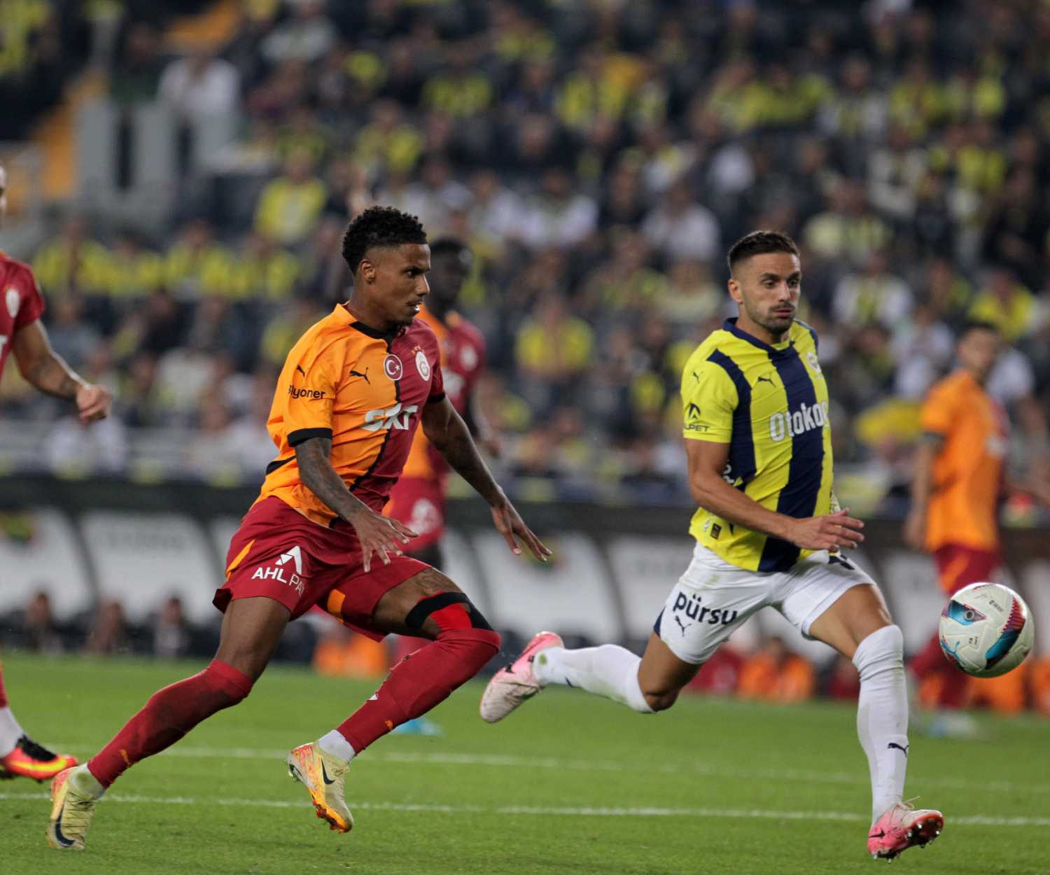 TFF kararını verdi! Galatasaray-Fenerbahçe derbisini yabancı hakem mi yönetecek?