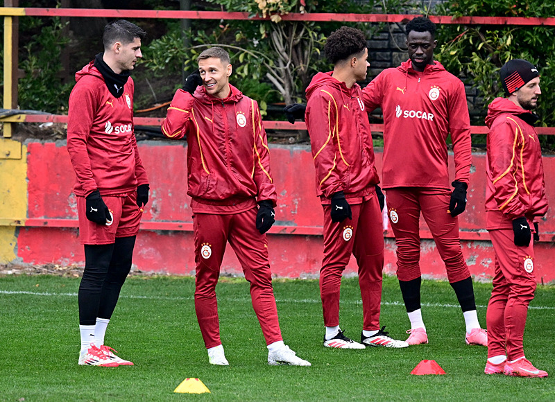 TRANSFER HABERLERİ | Galatasaray’dan sürpriz kaleci hamlesi! Muslera’nın halefi komşudan