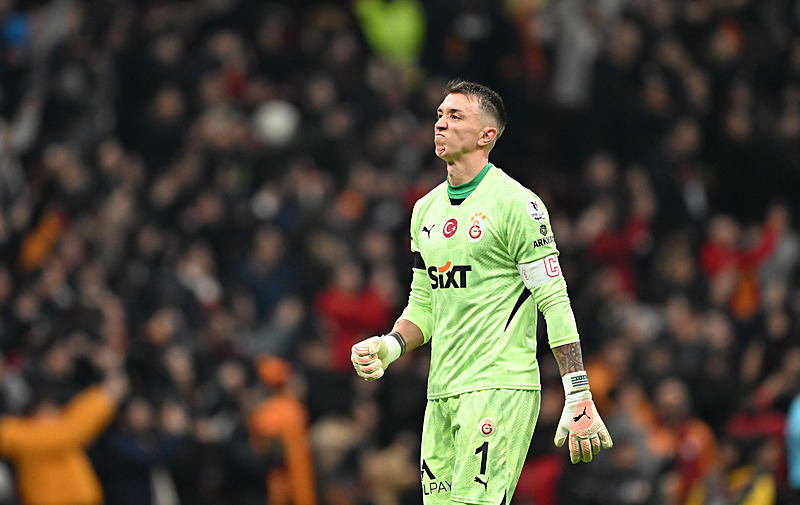 TRANSFER HABERLERİ | Galatasaray’dan sürpriz kaleci hamlesi! Muslera’nın halefi komşudan