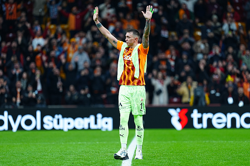 TRANSFER HABERLERİ | Galatasaray’dan sürpriz kaleci hamlesi! Muslera’nın halefi komşudan
