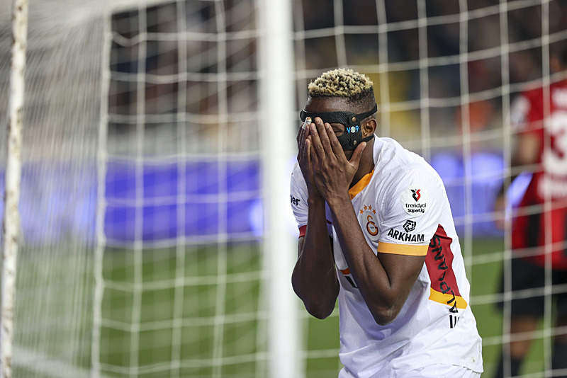 GALATASARAY HABERİ: Osimhen’den takıma büyük motivasyon! Futbolcuları topladı ve...