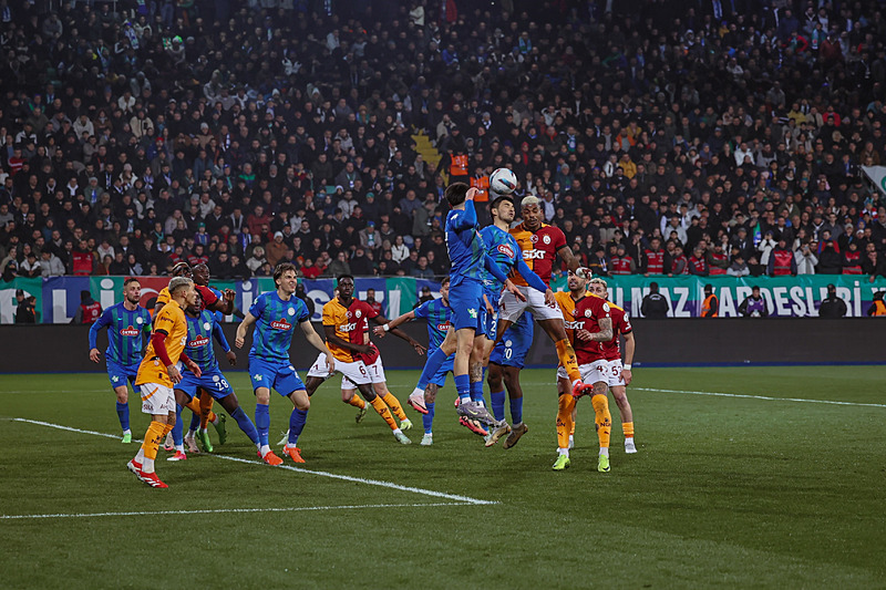 Spor yazarlarından flaş Çaykur Rizespor - Galatasaray maçı değerlendirmeleri!