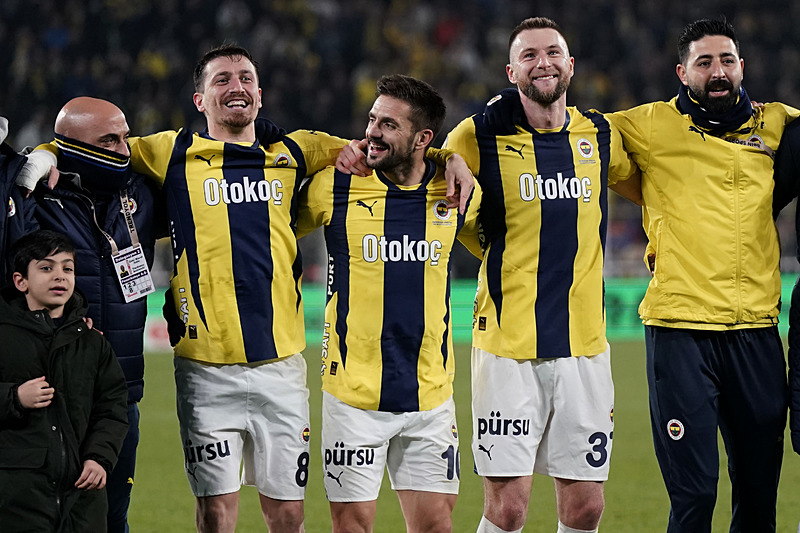 TRANSFER HABERLERİ | Fenerbahçe’den yıldız santrfora kanca! Mourinho onu çok istiyor
