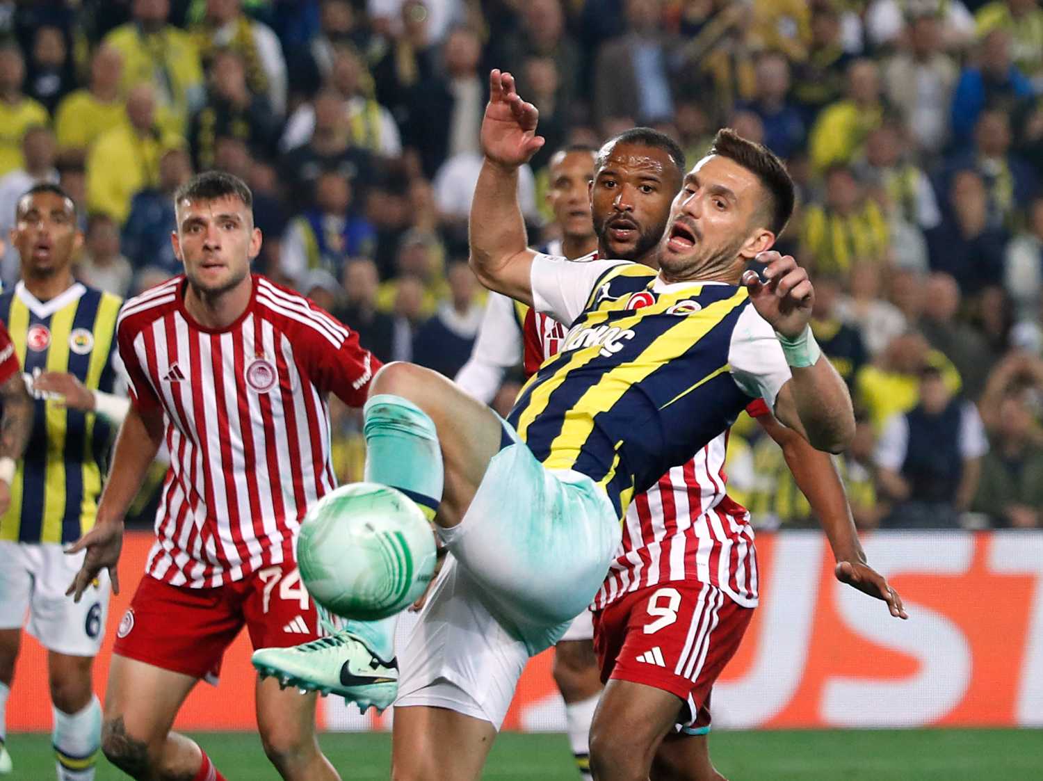 Mourinho’dan radikal karar! İşte Fenerbahçe’nin Anderlecht maçı 11’i