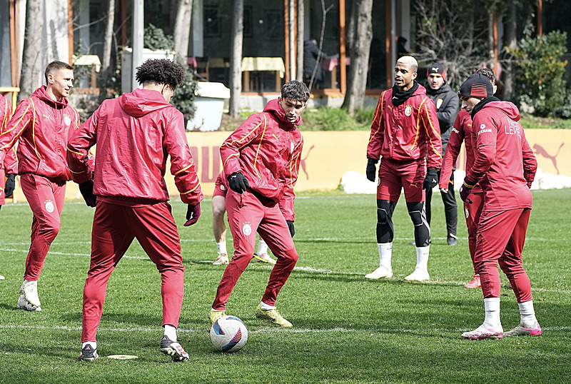 Galatasaray’da Yunus Akgün gelişmesi! Fenerbahçe derbisinde oynayacak mı?