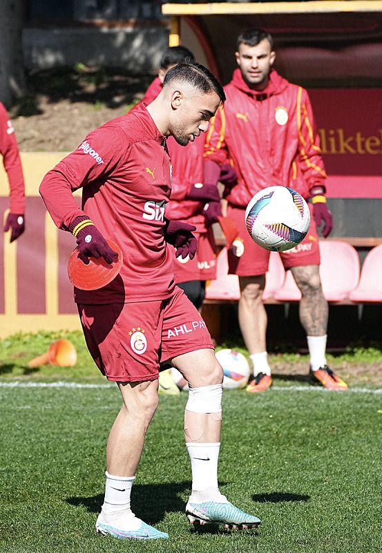 Galatasaray’da Yunus Akgün gelişmesi! Fenerbahçe derbisinde oynayacak mı?