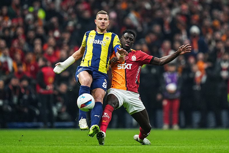 TRANSFER HABERİ: Fenerbahçe’de son dakika! Yeni sözleşmeye imza atıyor