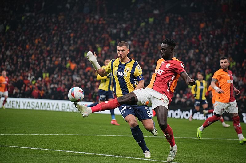 TRANSFER HABERİ: Fenerbahçe’de son dakika! Yeni sözleşmeye imza atıyor