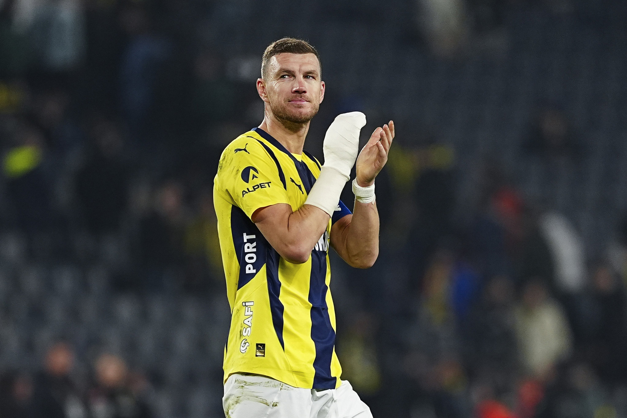 TRANSFER HABERİ: Fenerbahçe’de son dakika! Yeni sözleşmeye imza atıyor