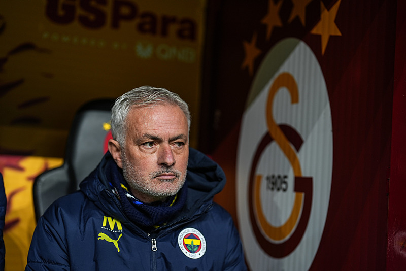 FENERBAHÇE HABERİ: Dünya basını Jose Mourinho’nun cezasını konuşuyor! İşte o manşetler