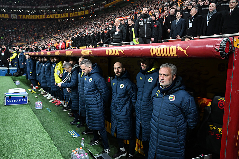 FENERBAHÇE HABERİ: Dünya basını Jose Mourinho’nun cezasını konuşuyor! İşte o manşetler