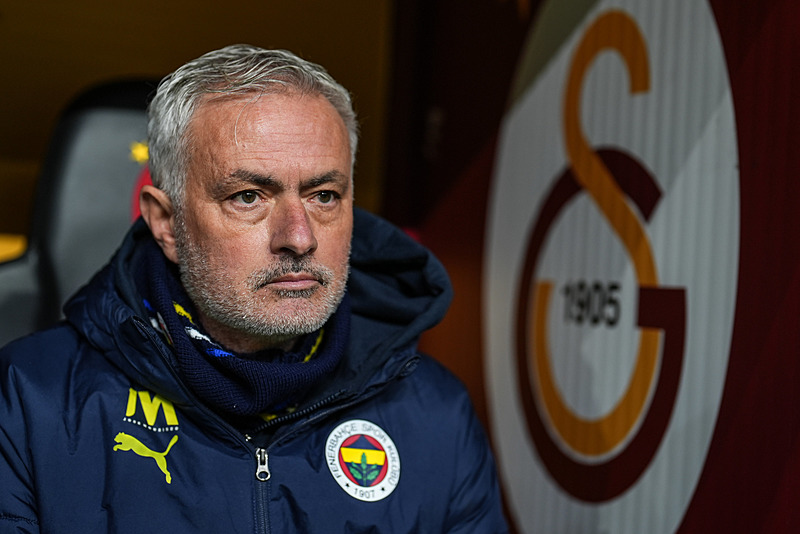 FENERBAHÇE HABERİ: Dünya basını Jose Mourinho’nun cezasını konuşuyor! İşte o manşetler